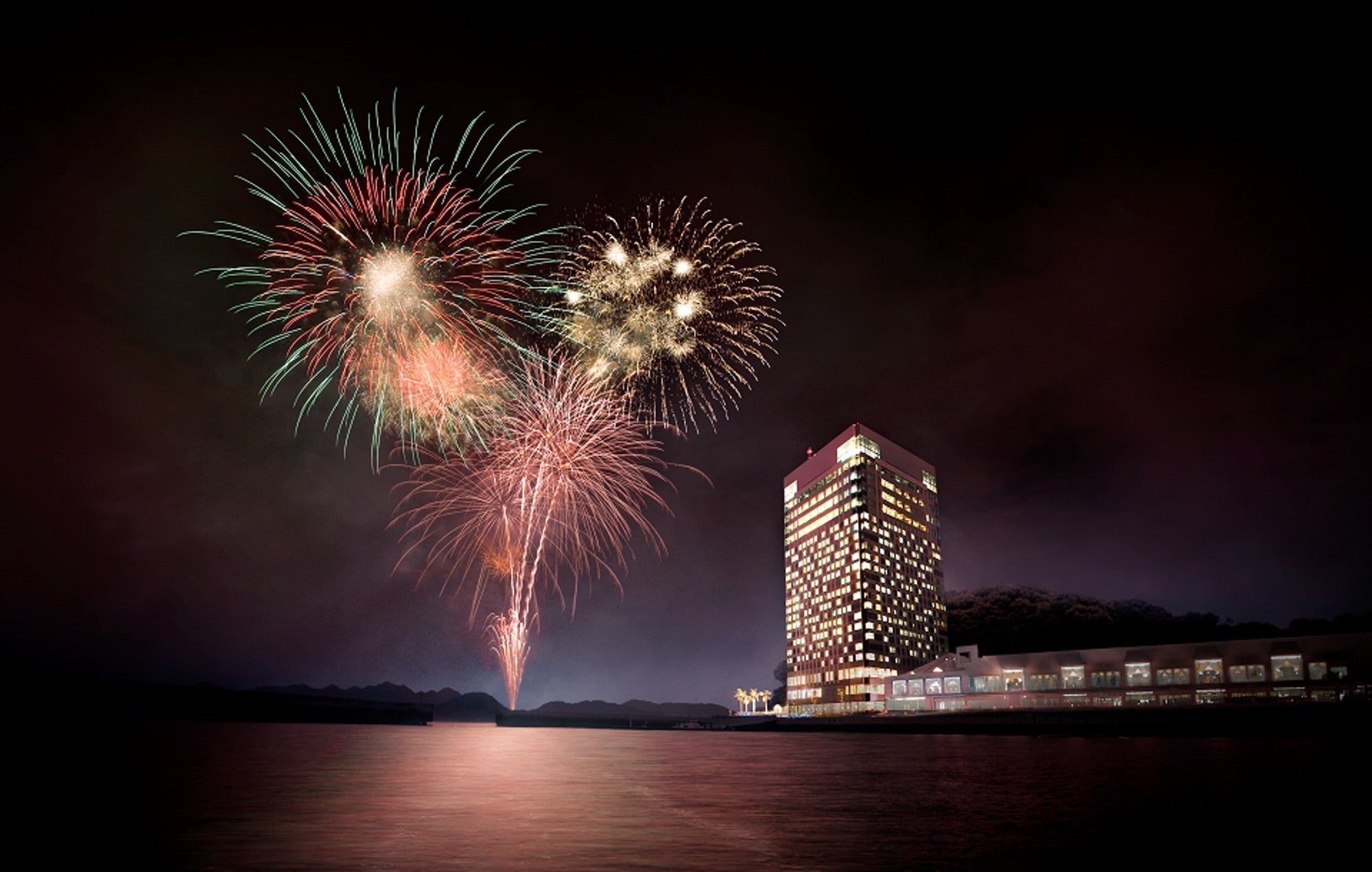 【特報】海上から打ち上がる花火を鑑賞いただけます
